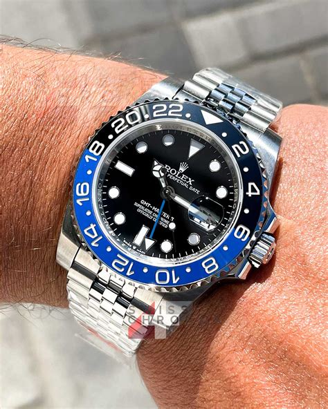 un rolex gmt master 2 batman falso